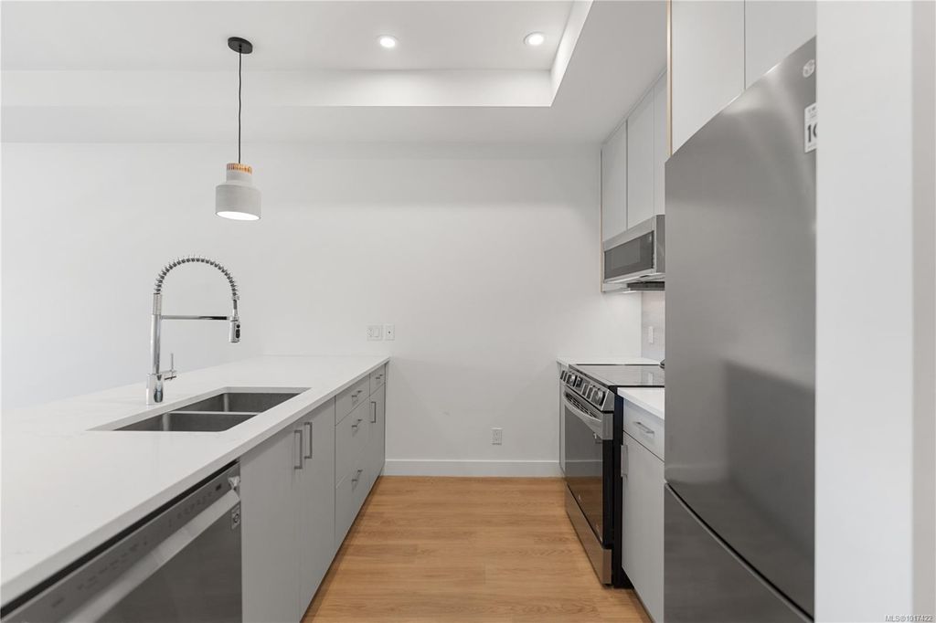 listing image 16040324240759904942