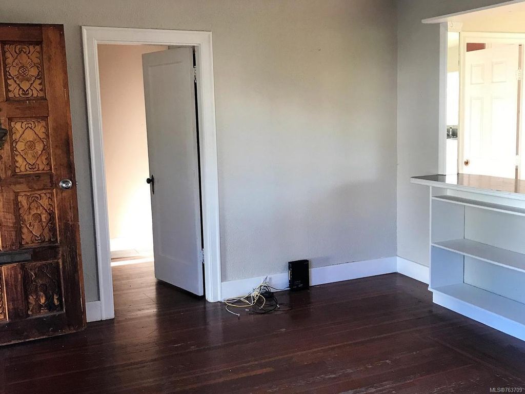 listing image 16042065758581731000