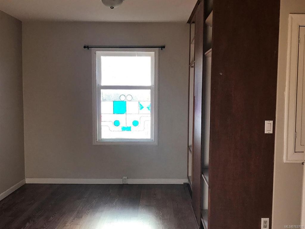 listing image 16048582452893949464