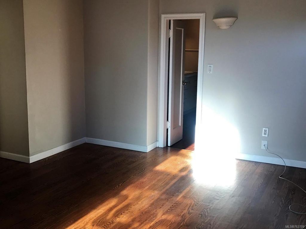 listing image 16042568514387635580