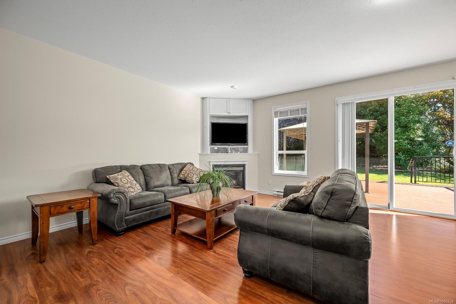 2464 Stirling Cres