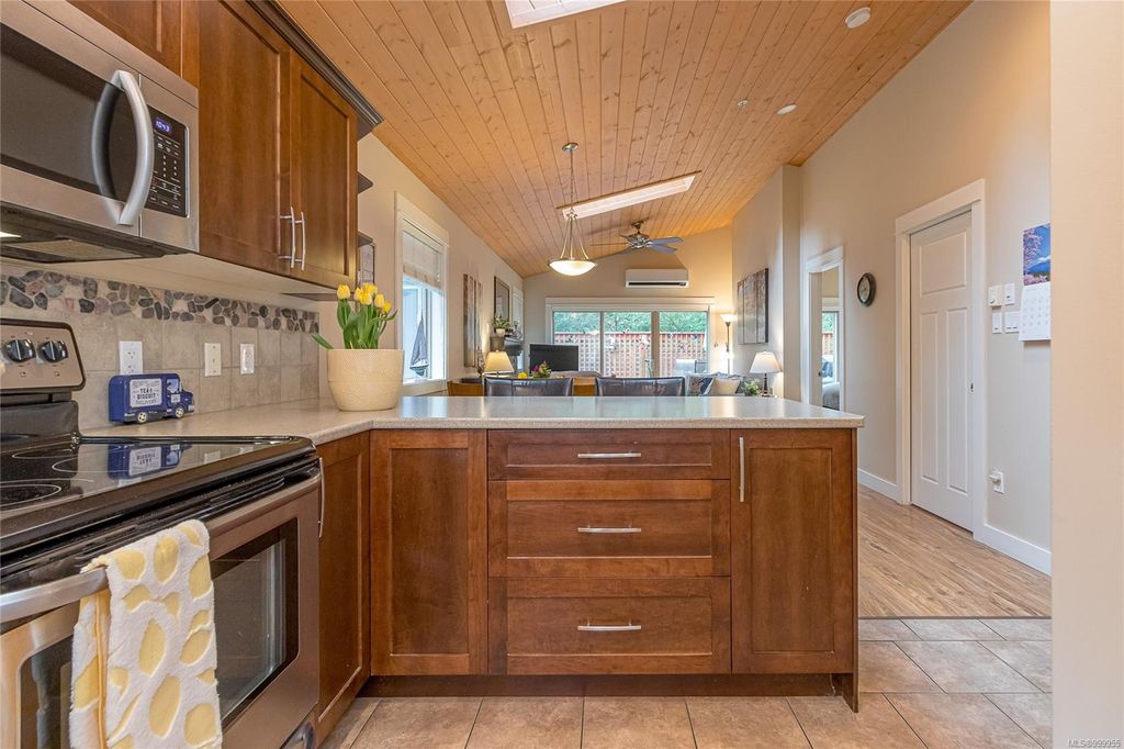 listing image 16049426083774567967