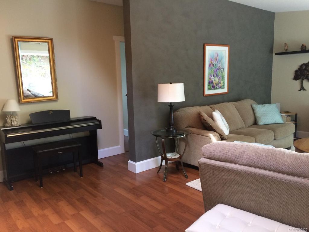 listing image 16047628953077833862