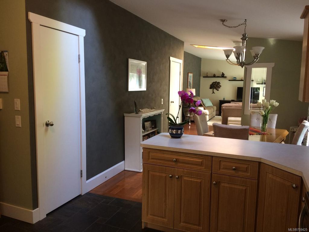 listing image 16041881059314531165