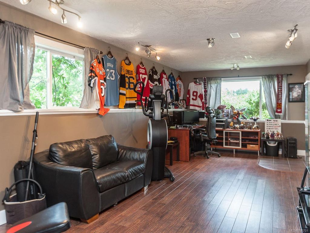 listing image 16041529715453836551