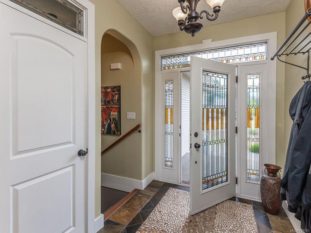 listing image 16041909000192448139
