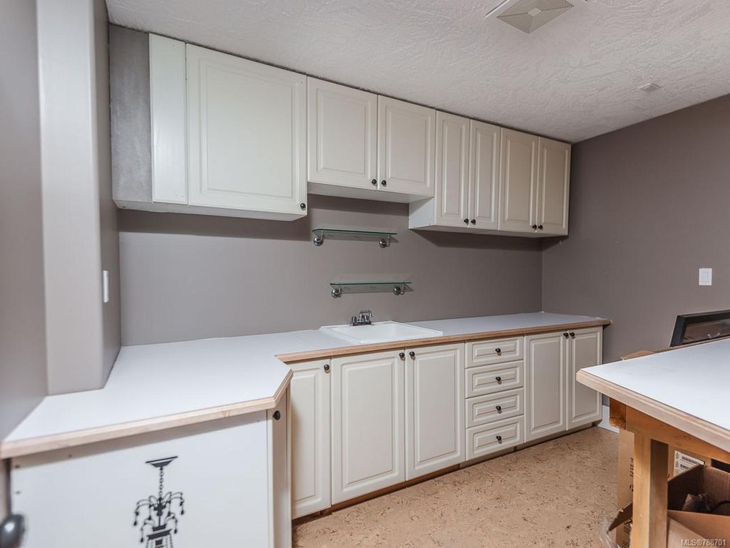 listing image 16043569398785129653