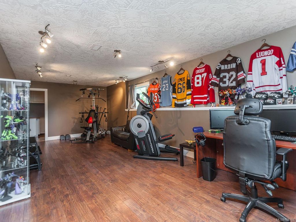 listing image 16048399811468537237