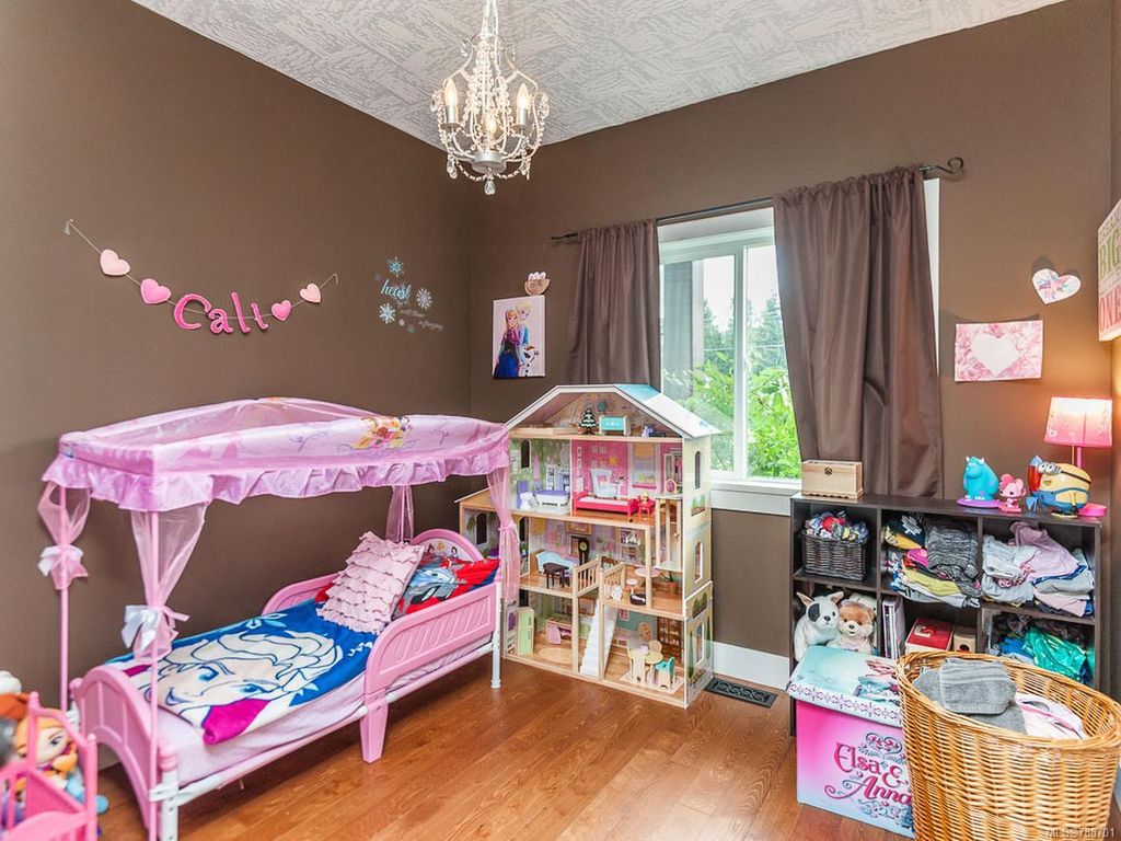 listing image 16043018104945880493
