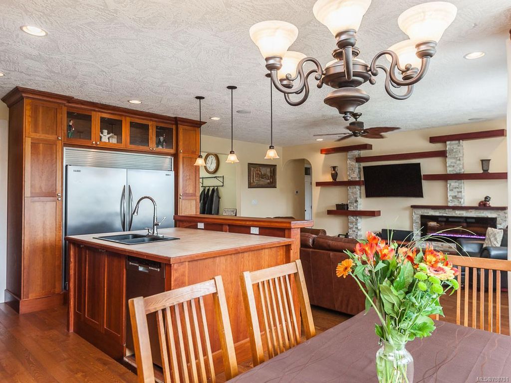 listing image 16042145634653810235