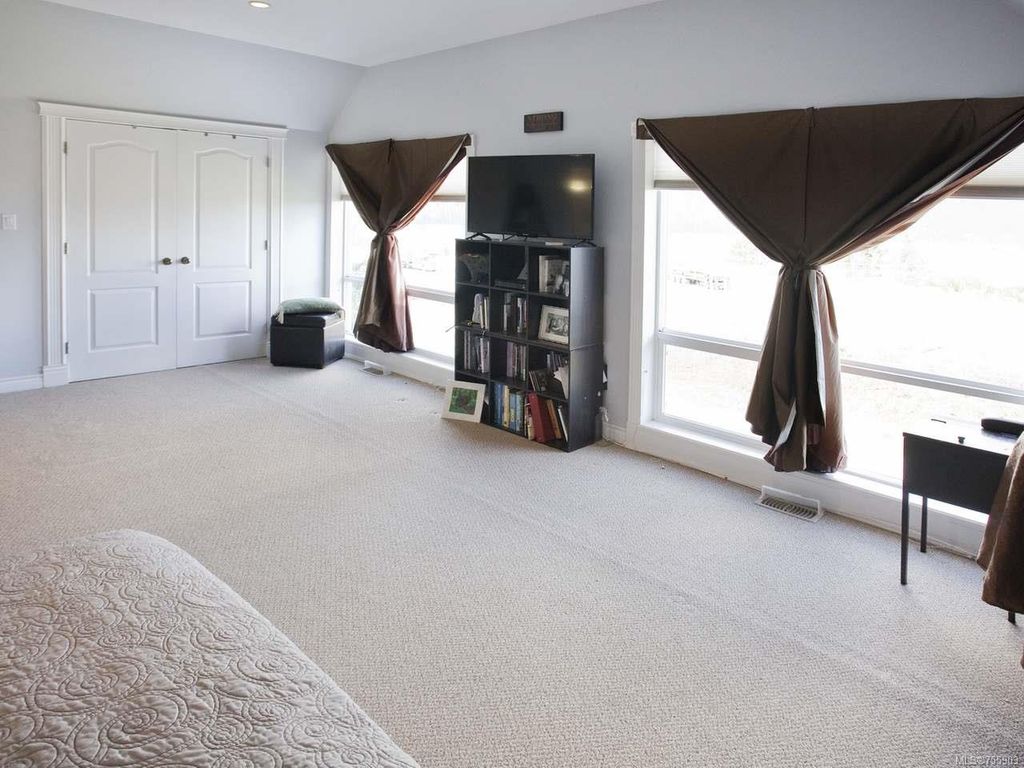 listing image 16049519765348998981