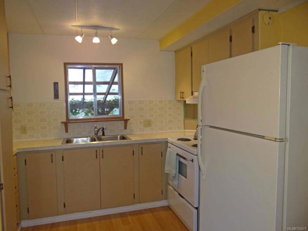 listing image 16041286117533449476