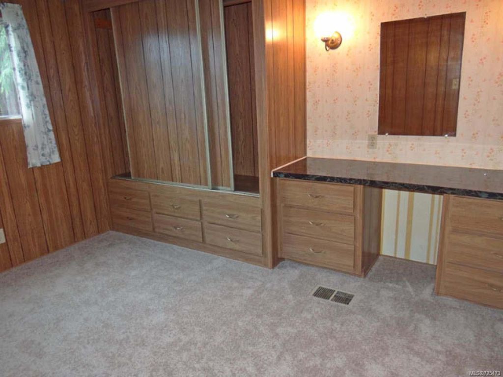 listing image 16048465113542684175