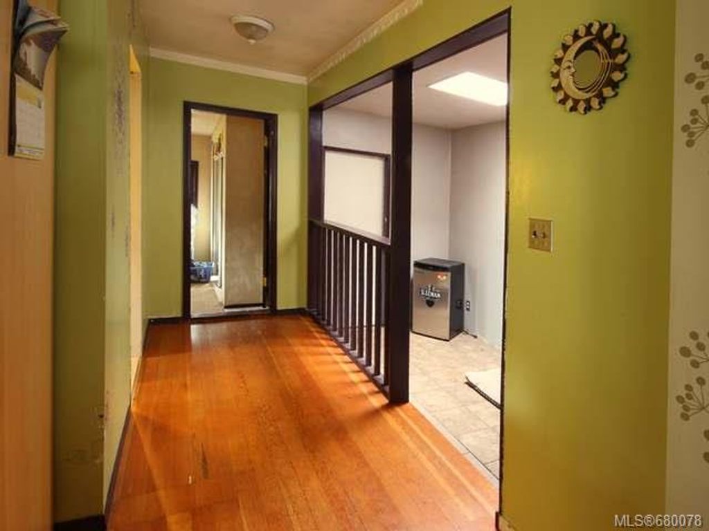 listing image 16044940432553695074