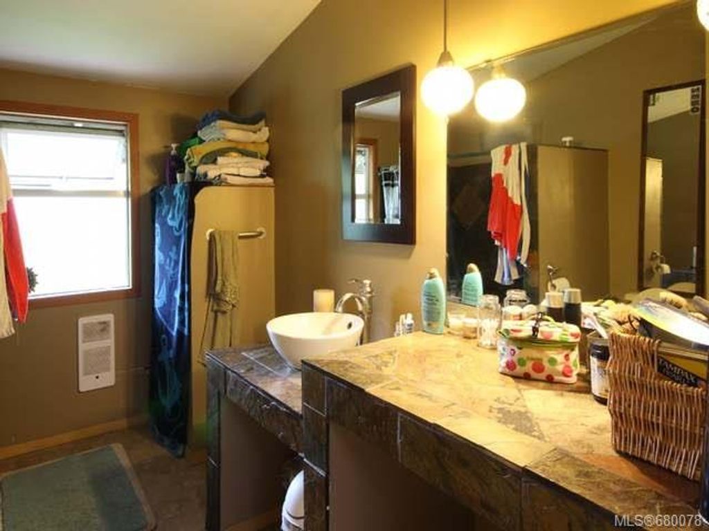 listing image 16041156740311564153