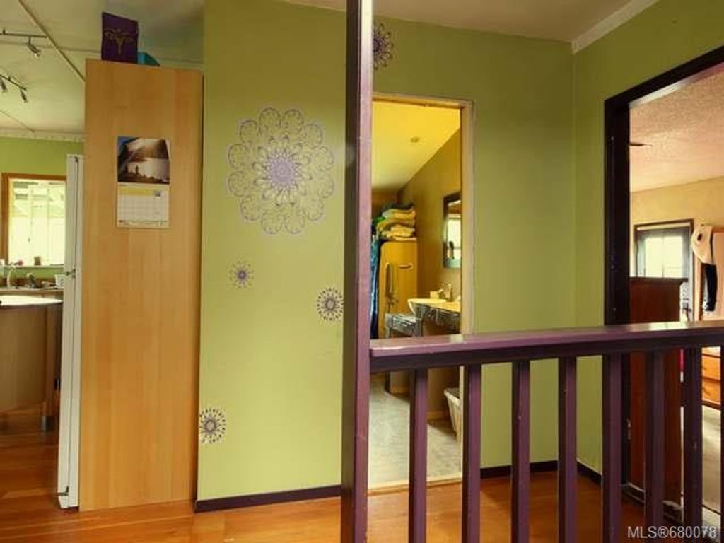 listing image 16041274383108688581