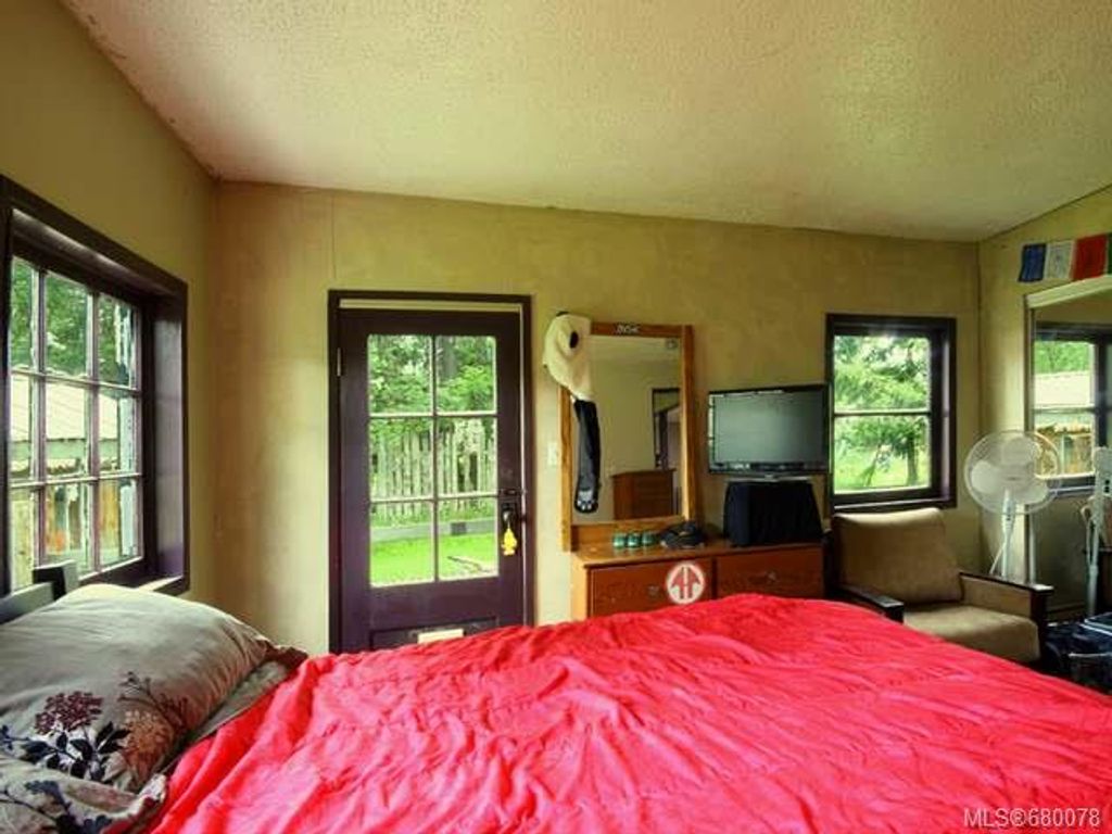 listing image 16044357856245880156