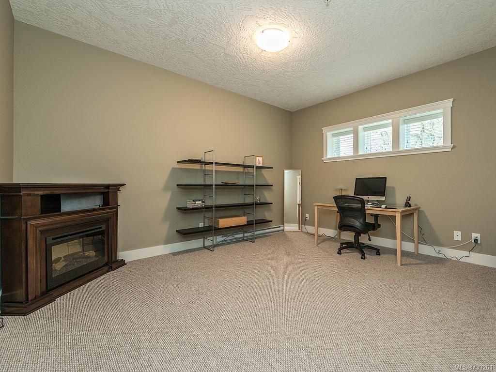 listing image 16044076134802279939