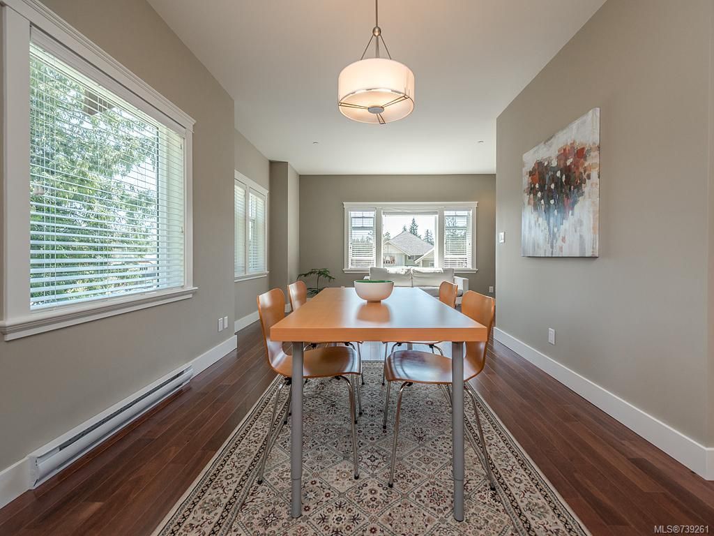 listing image 16047329889645349452