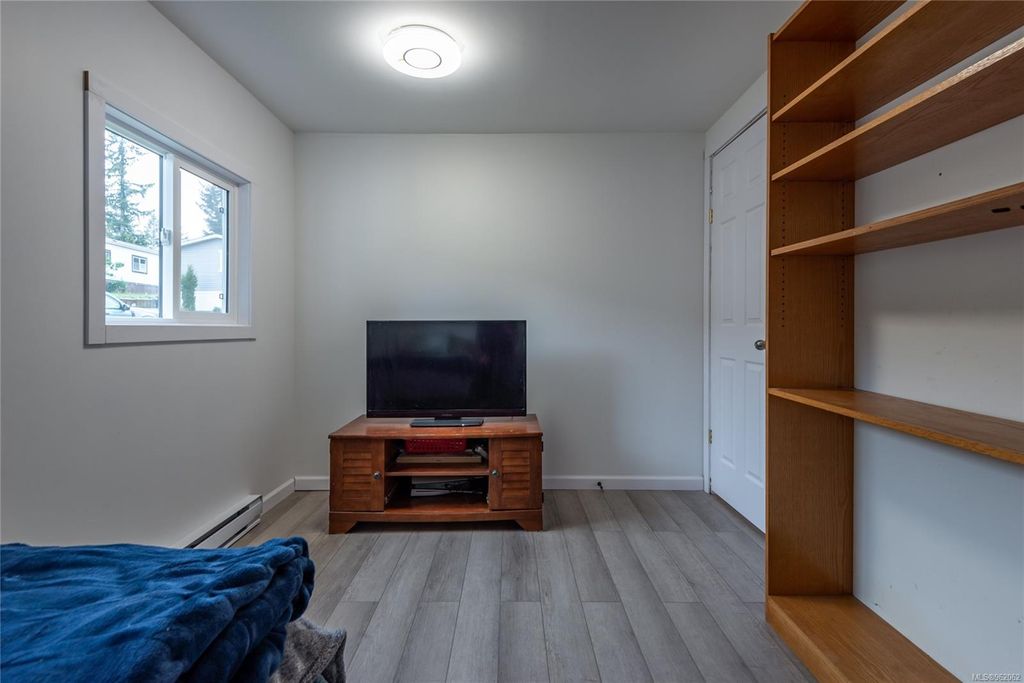 listing image 16043081375934700843