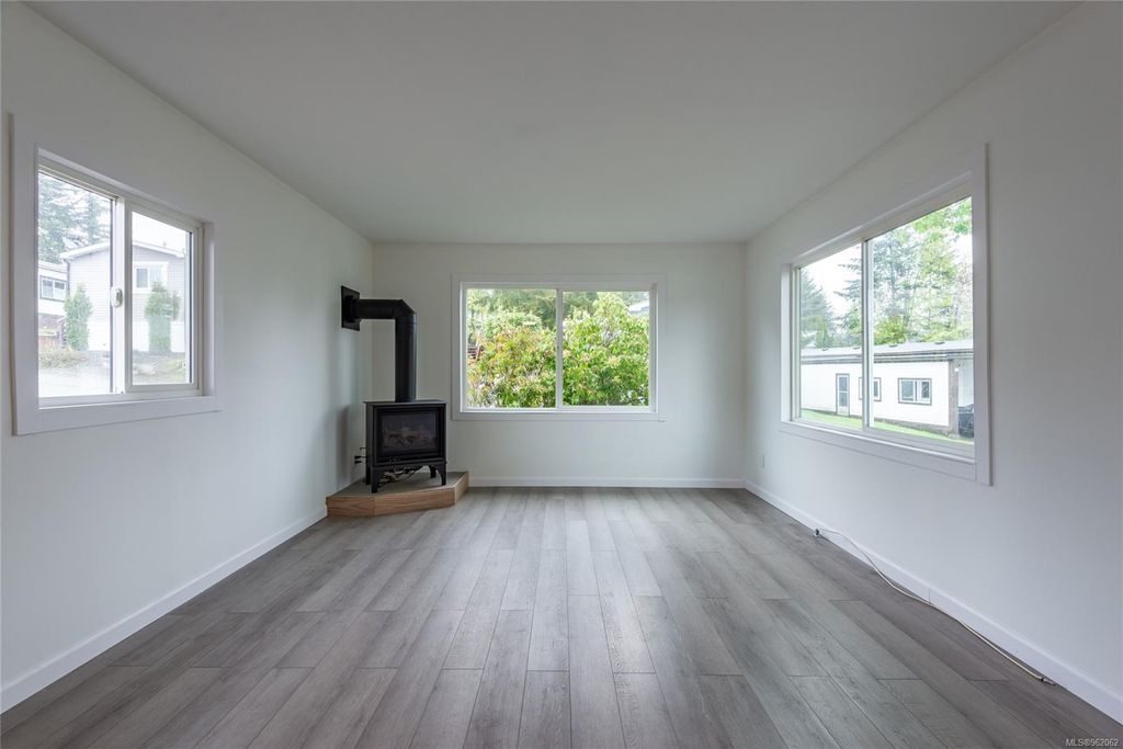 listing image 16048040731457779507