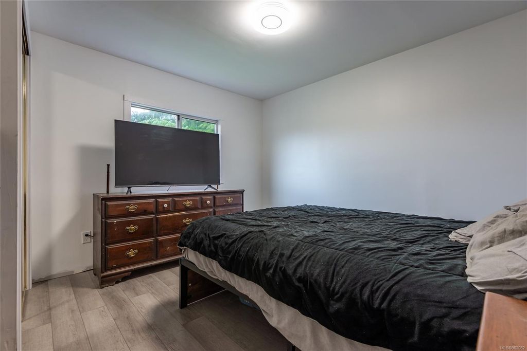 listing image 16047978535007258103