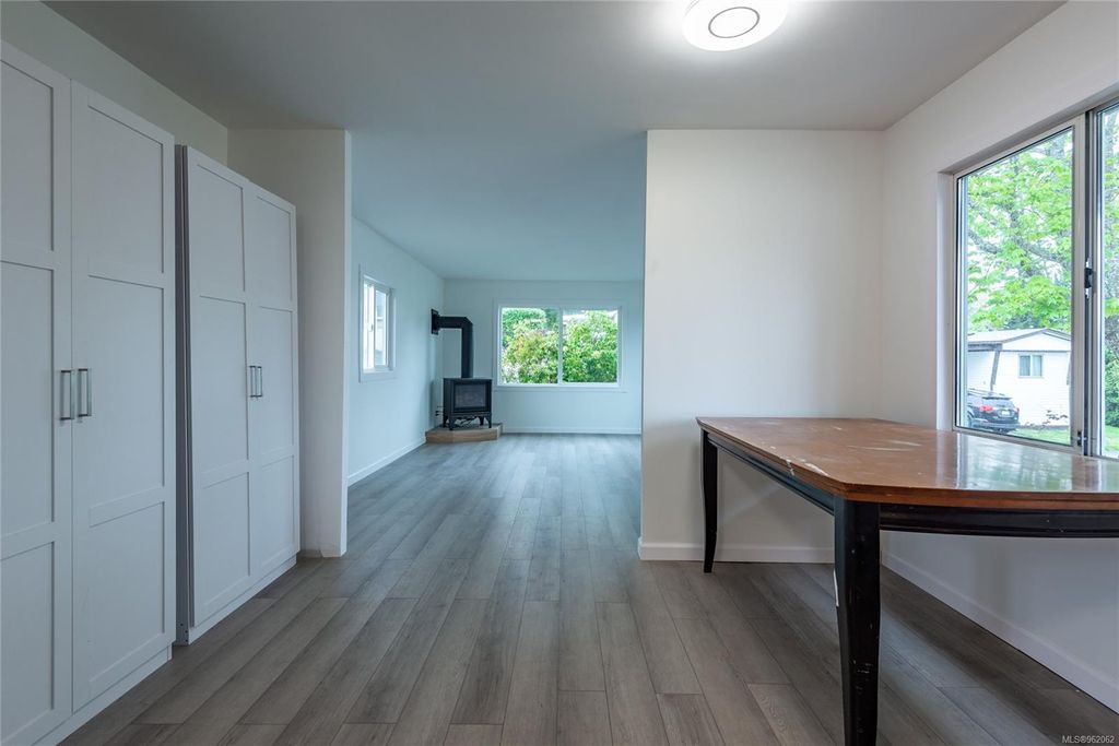 listing image 16048245033362775589