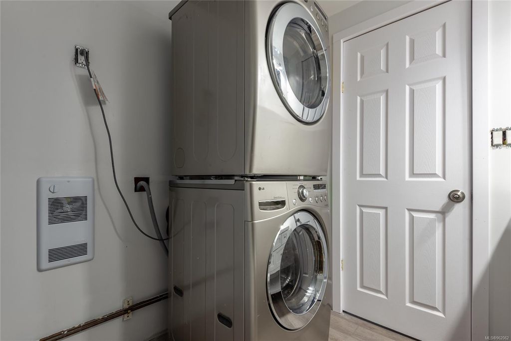 listing image 16045769434192563041