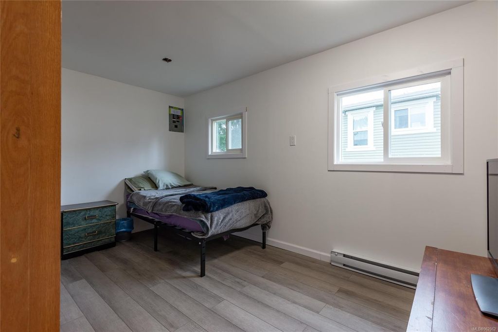 listing image 16042951903131307306