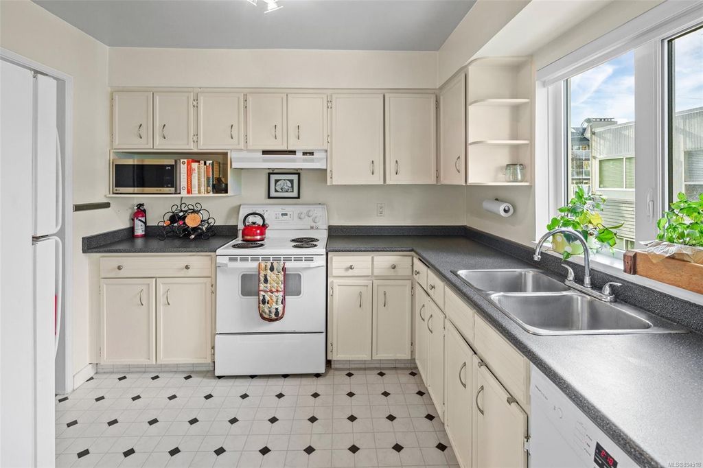 listing image 16045004101391057897