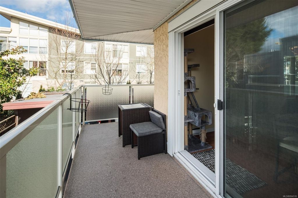 listing image 16048993753224885859