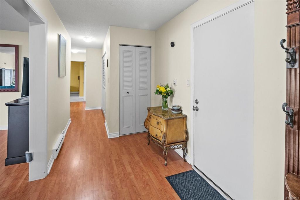 listing image 16043657248236310890