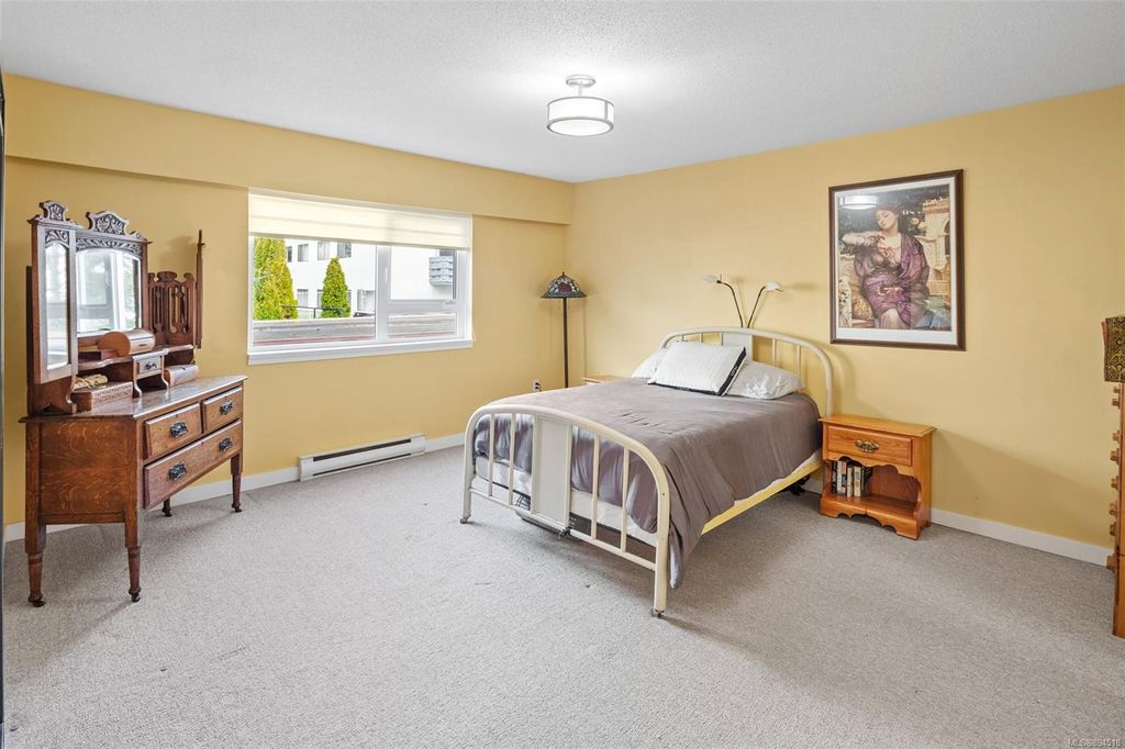 listing image 16047678115894655825