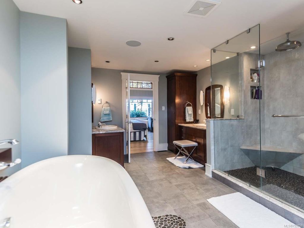 listing image 16041129784952817070