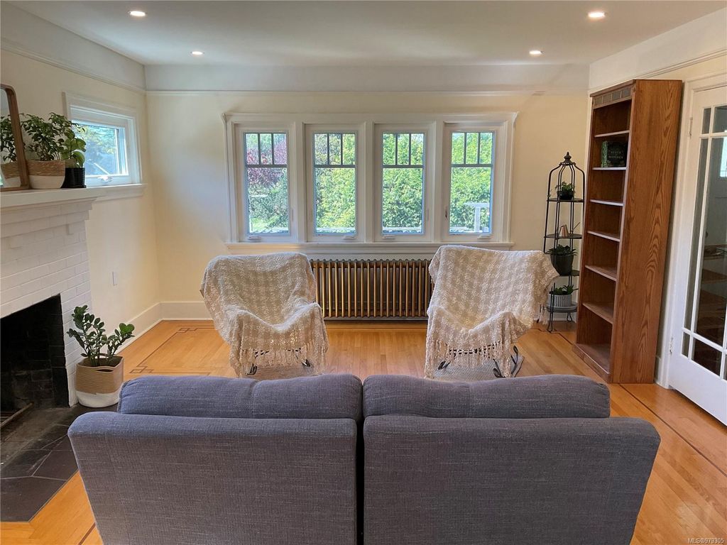 listing image 16040445705362730932