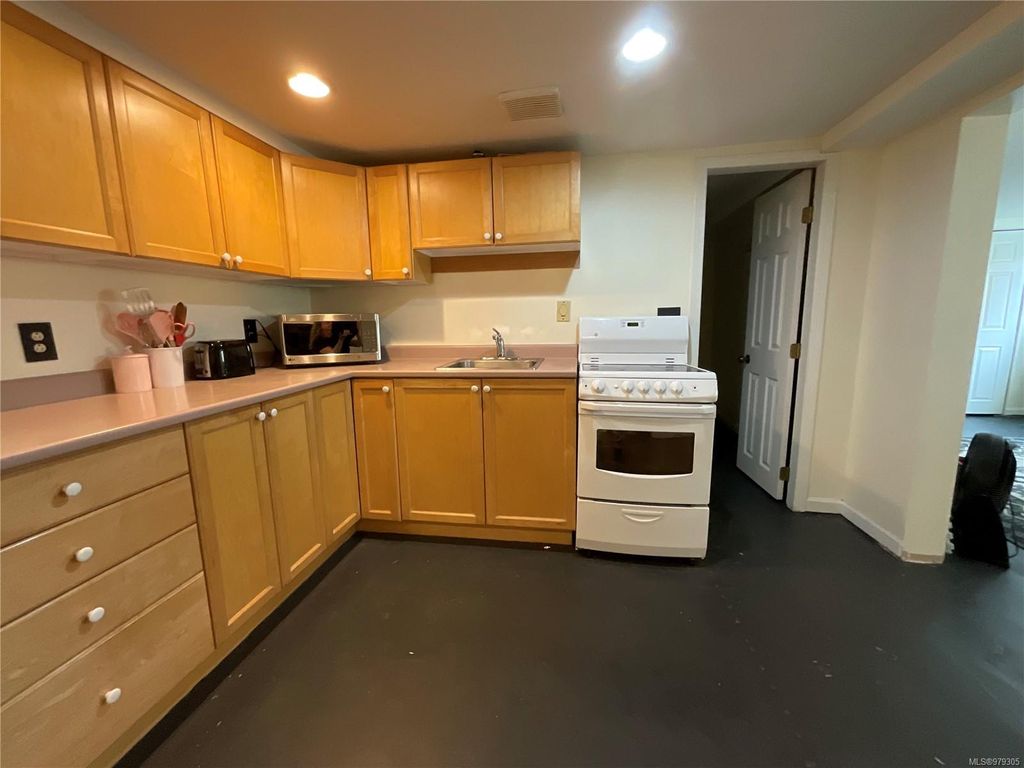 listing image 16045358298387245173