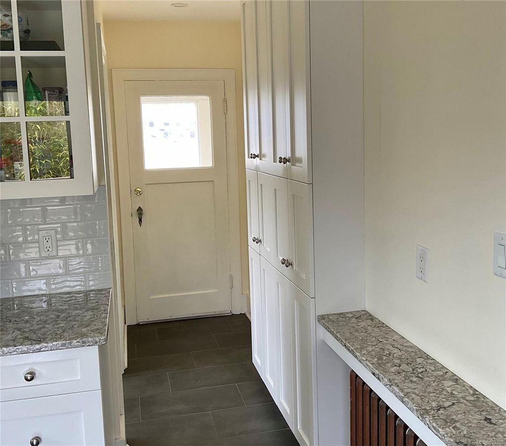 listing image 16042135842071669785