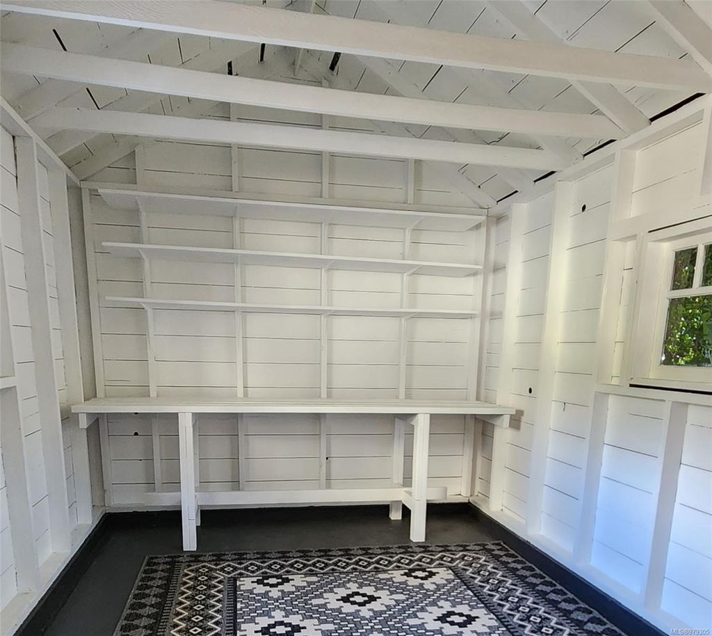 listing image 16048960766063034344