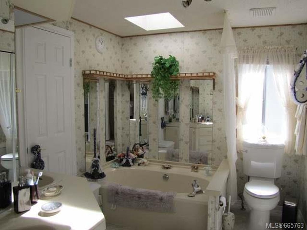 listing image 16049955391340022697