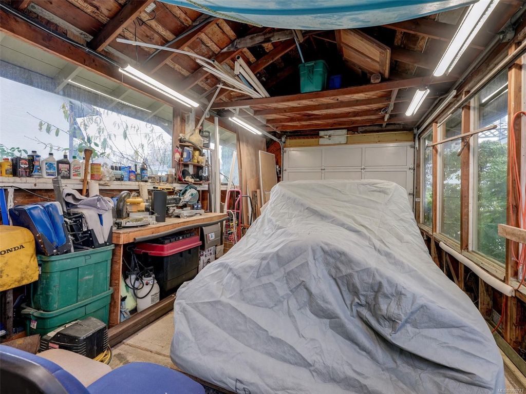 listing image 16049409717240075521