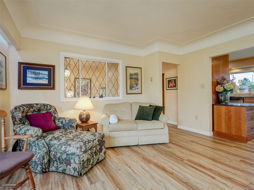 listing image 16049180554639432035