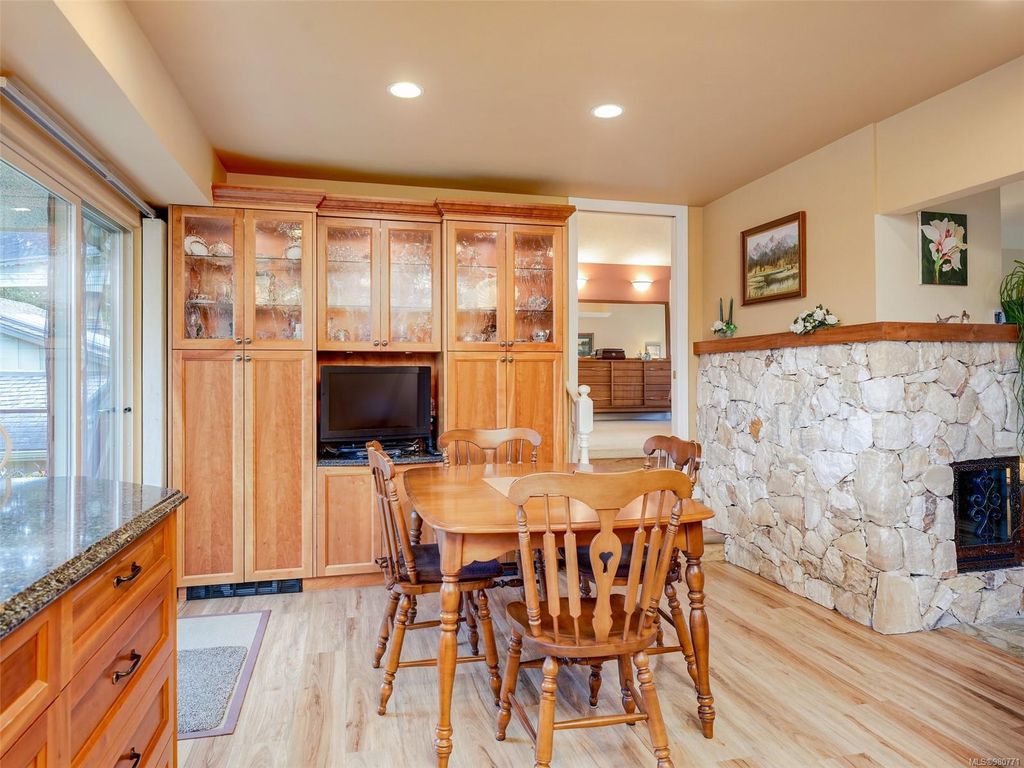 listing image 16040801923575930659