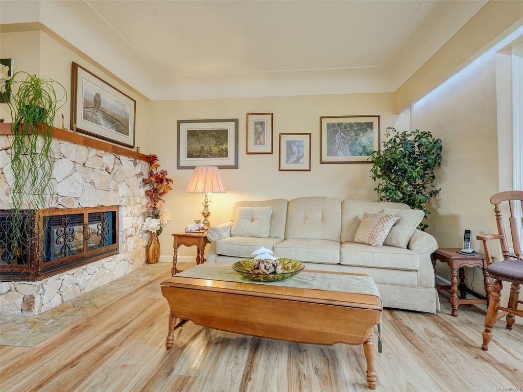 listing image 16043572822722492457