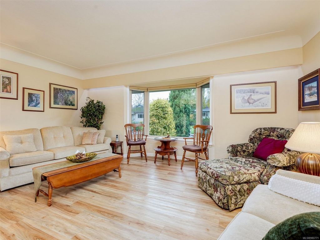 listing image 16044029500360575808