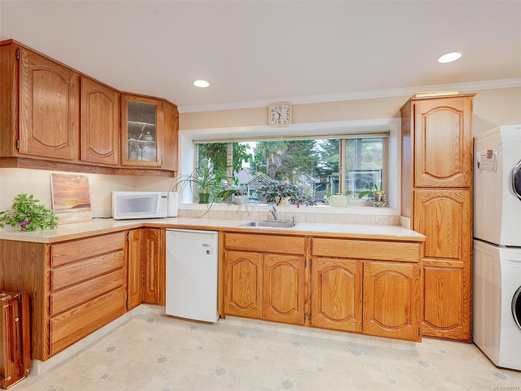 listing image 16049399527003741118