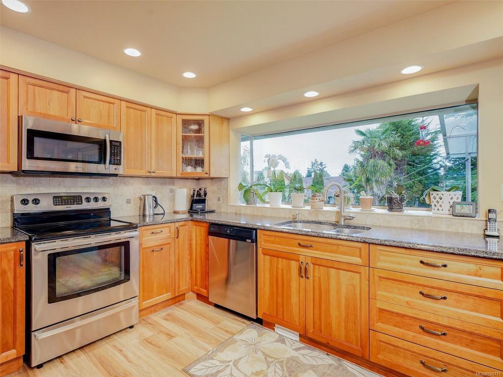 listing image 16041028837239742649