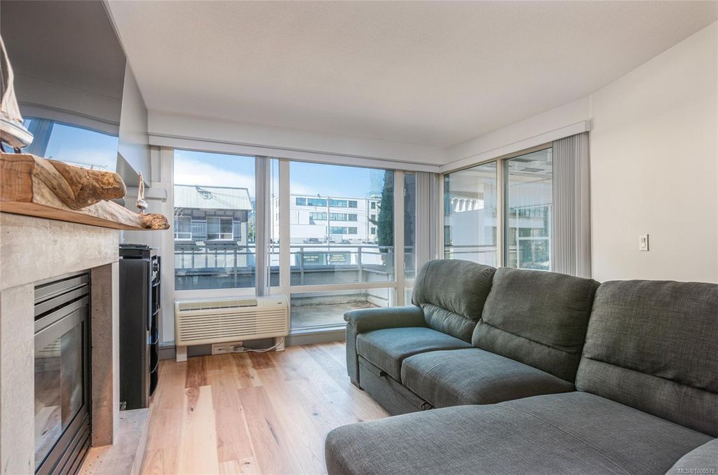 listing image 16044735084275588786