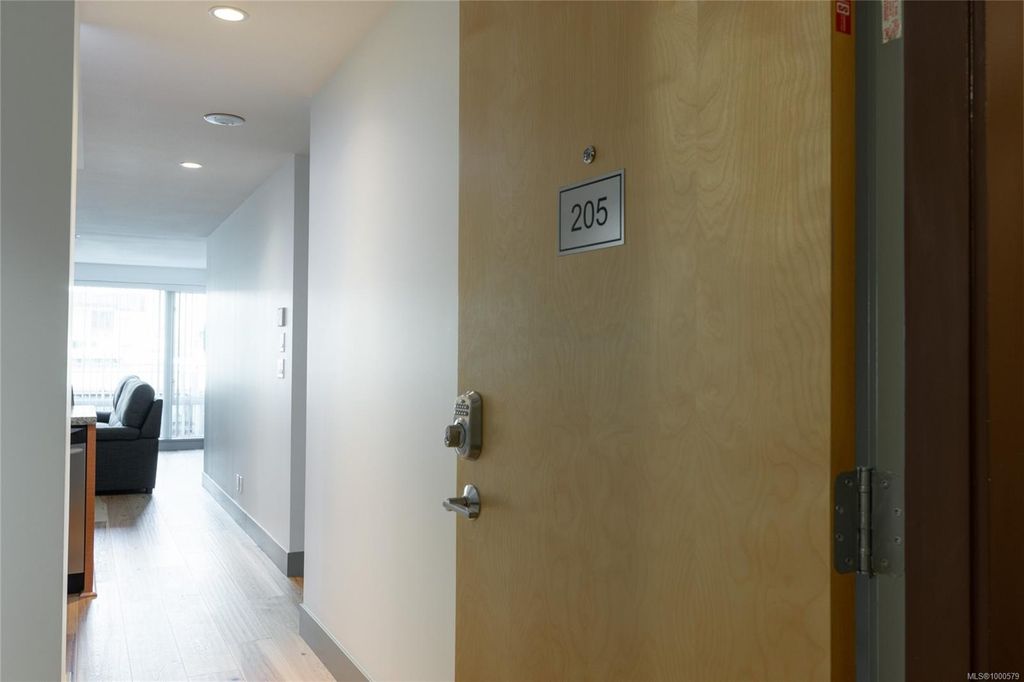 listing image 16043725177467781544