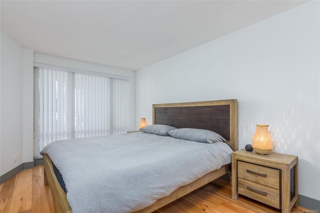 listing image 16042989554033137614