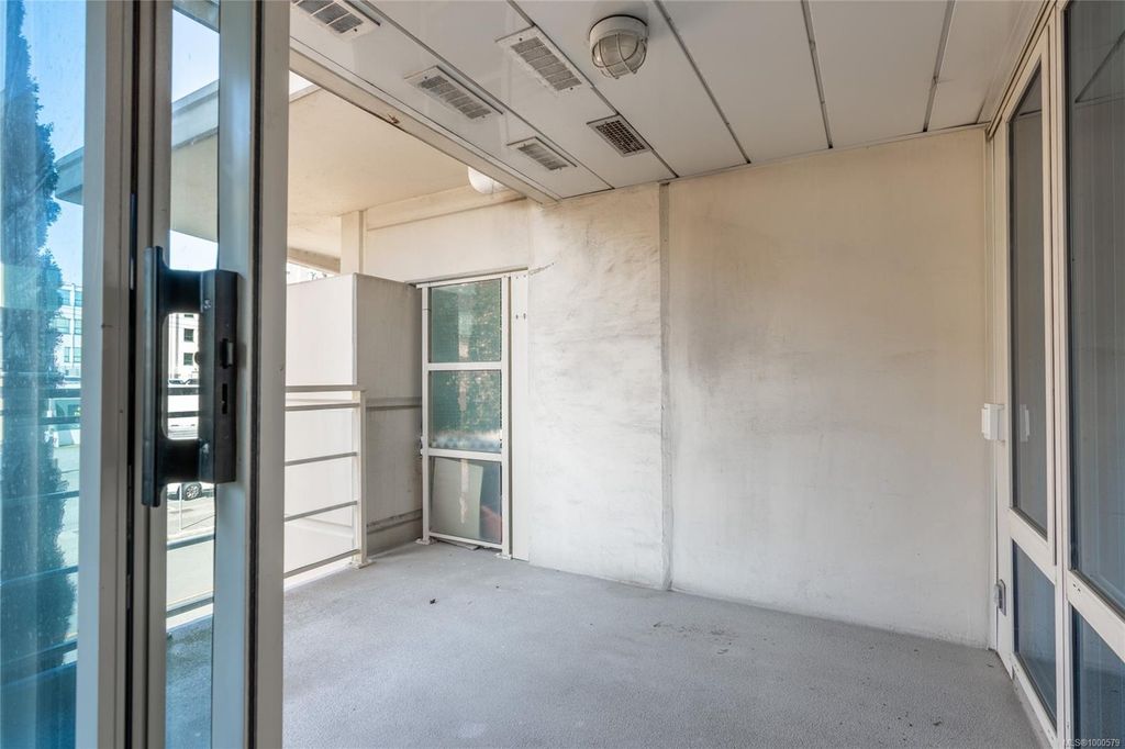 listing image 16041657377594921457